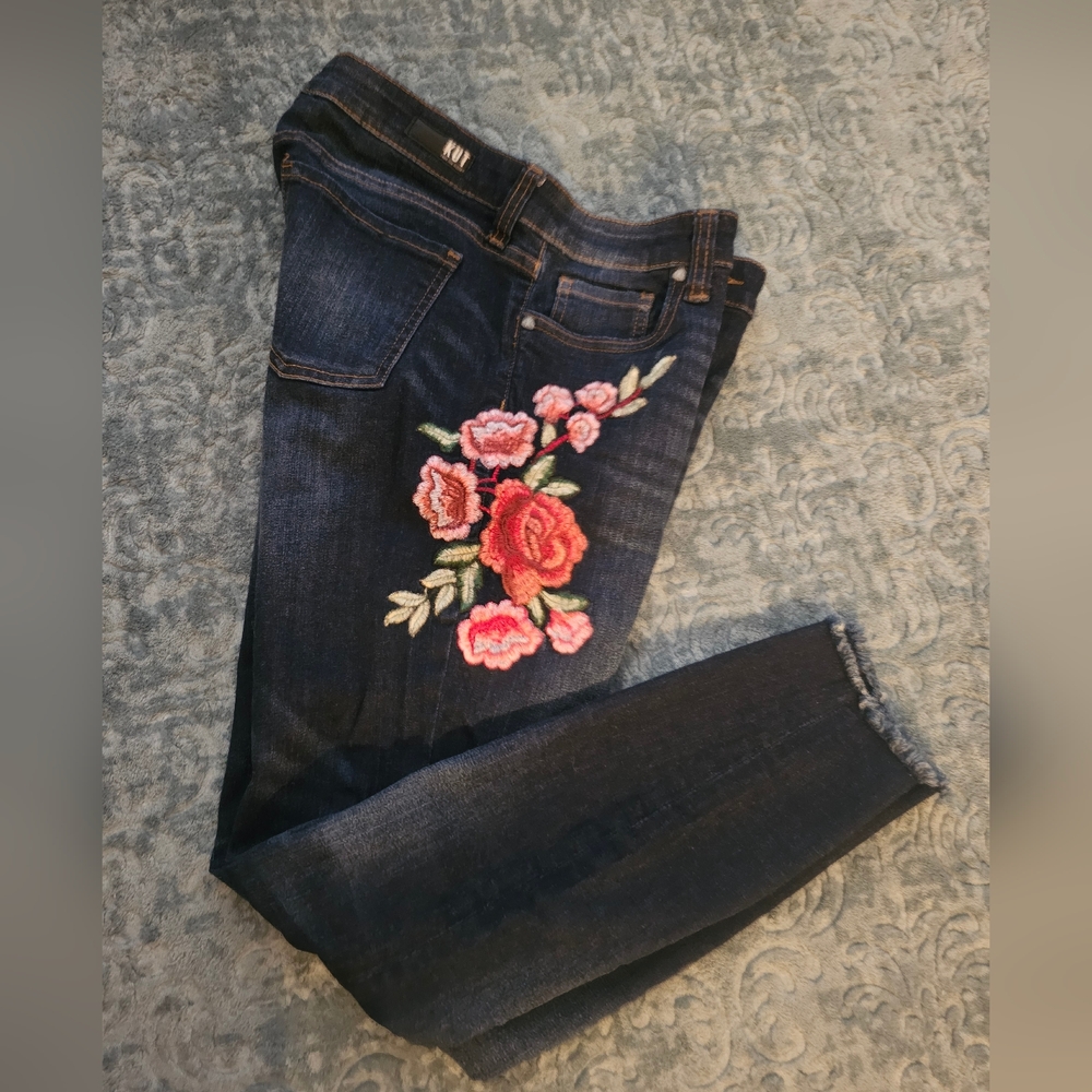 Kut from the Kloth Dark Blue Jeans with Floral Embroidery Size 10
